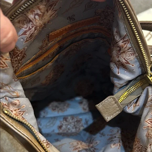 HOBO Classic Brown Leather Hobo Bag. Can be shoulder bag or backpack. - Picture 4 of 7